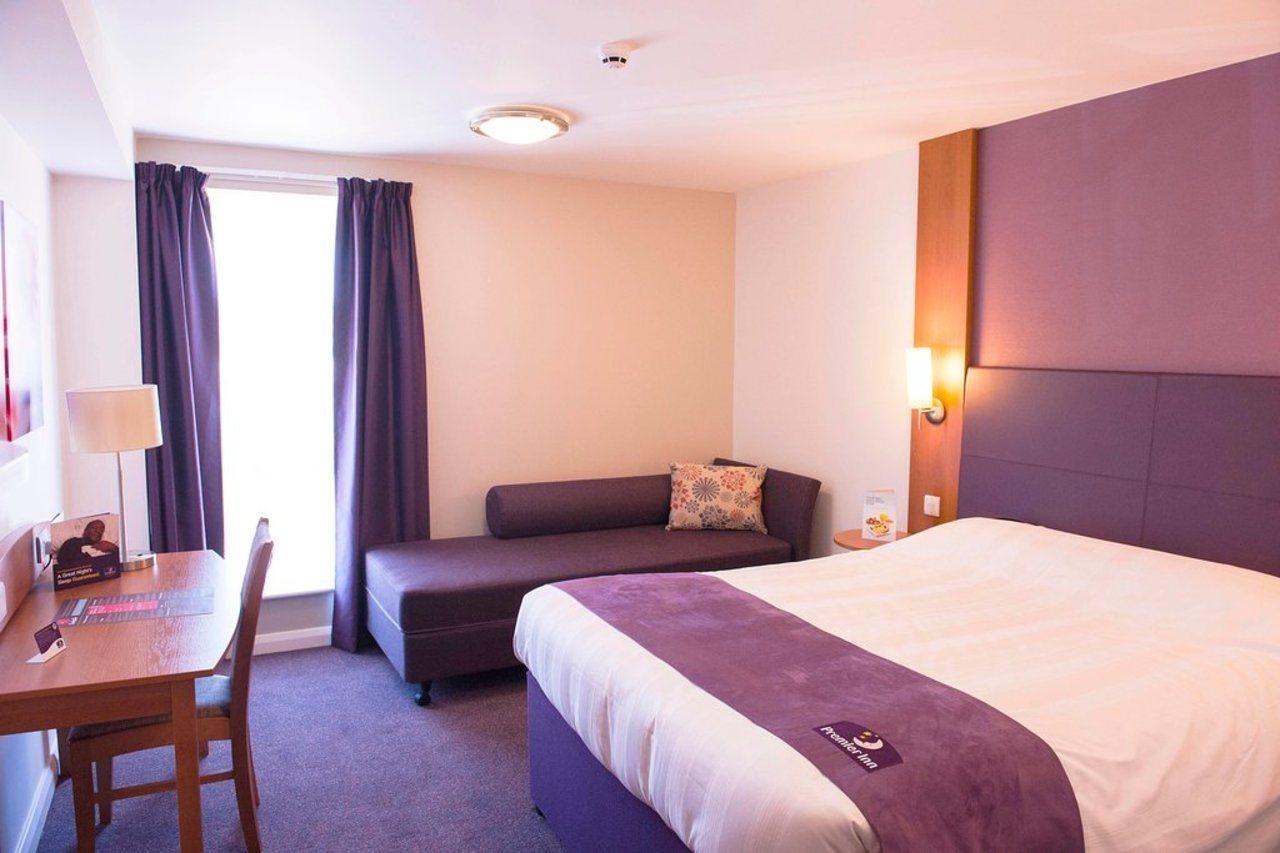 Premier Inn Manchester Airport Runger Lane North Hale  Eksteriør billede