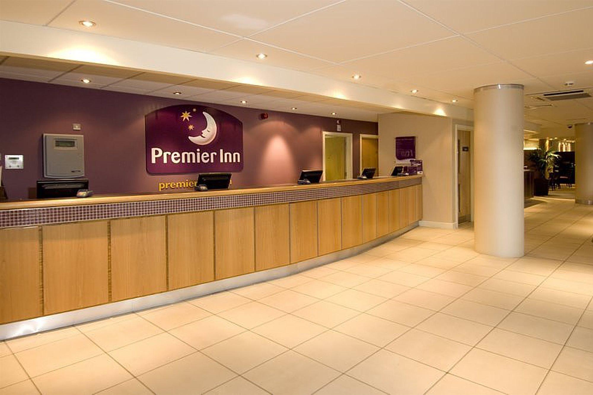 Premier Inn Manchester Airport Runger Lane North Hale  Eksteriør billede