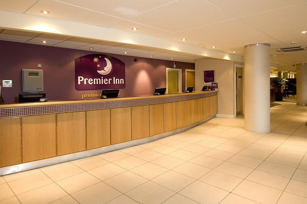 Premier Inn Manchester Airport Runger Lane North Hale  Eksteriør billede